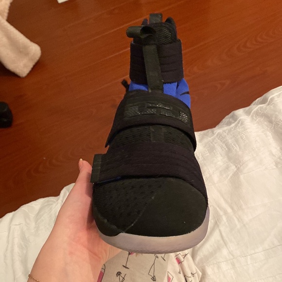 Nike basketball shoes - Picture 3 of 5